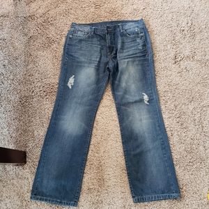 Men's destroyed denim jeans